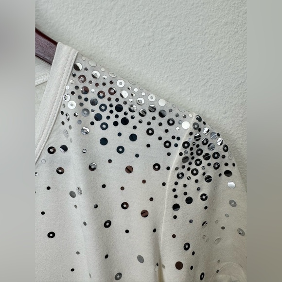 NWT SoCa by St John v-neck t-shirt with sequins Size P - Picture 3 of 8